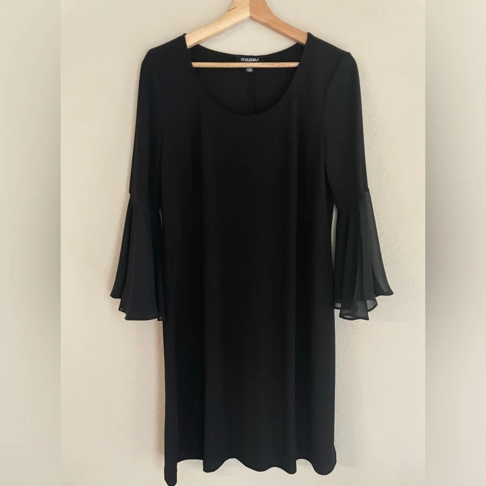 Roz&Ali Scoopneck Bell Sleeved Black Dress